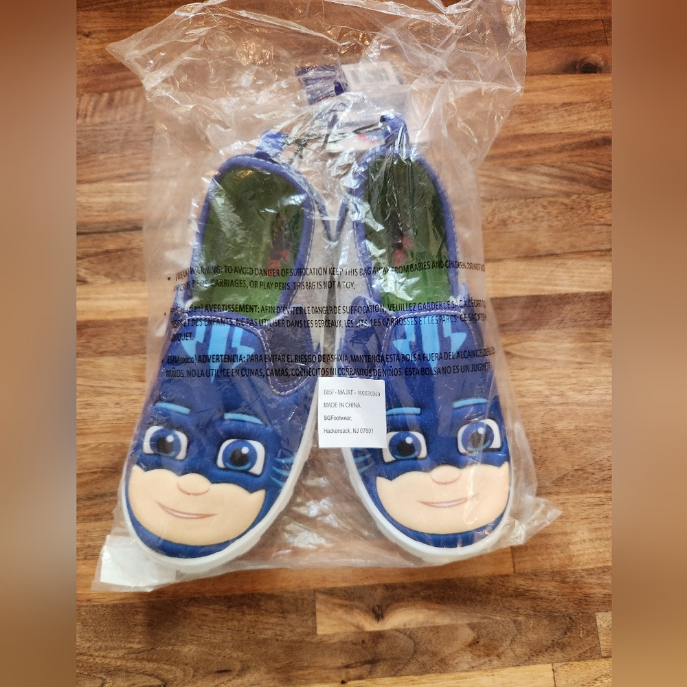 NWT PJ MASK Catboy Slip On Shoes. Size 11